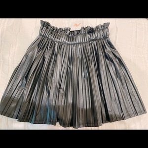 Black leather A-line pleated boutique mini skirt